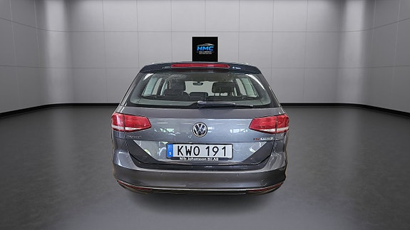 Volkswagen Passat 5 of 9