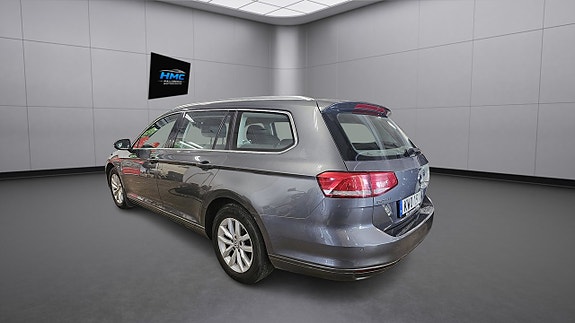 Volkswagen Passat 4 of 9