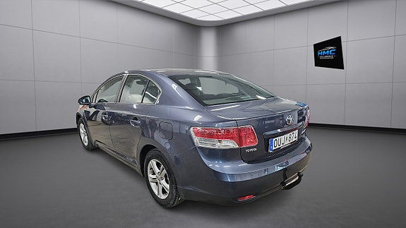 Toyota Avensis 4 of 10