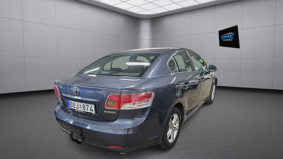 Toyota Avensis 6 of 10
