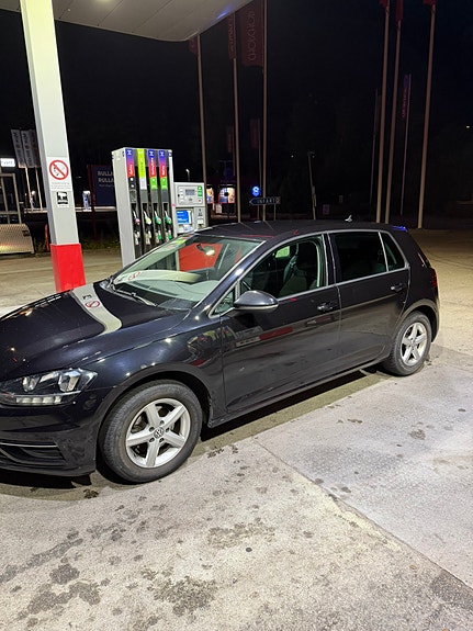 Volkswagen Golf VII 2 of 10
