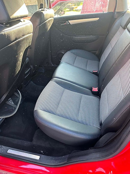 Mercedes-Benz B180 6 of 6