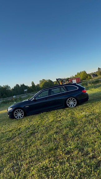 BMW 520d 4 of 5