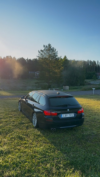 BMW 520d 2 of 5