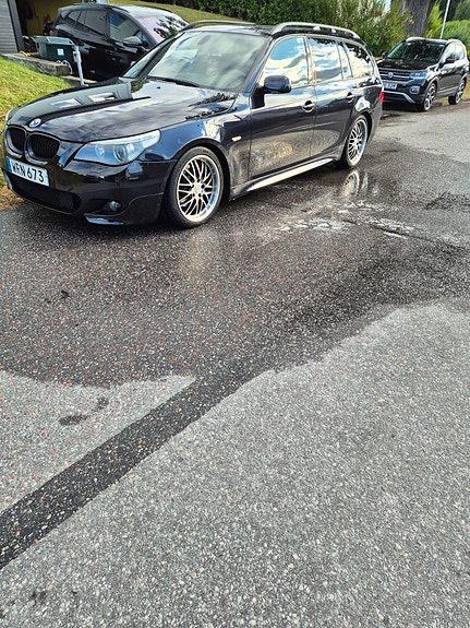 BMW 530i 3 of 6