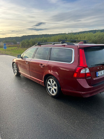 Volvo V70 3 of 7