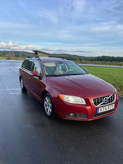 Volvo V70 2 of 7