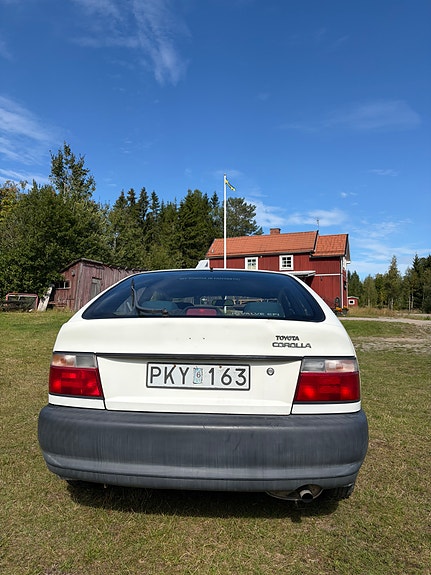 Toyota Corolla 7 of 11