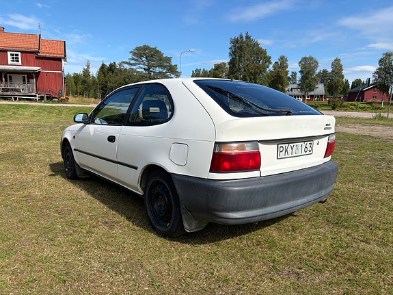 Toyota Corolla 8 of 11