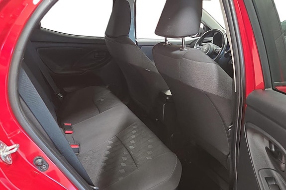 Toyota Yaris 8 of 21