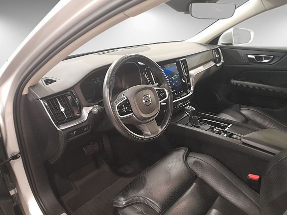 Volvo V60 Cross Country 5 of 11
