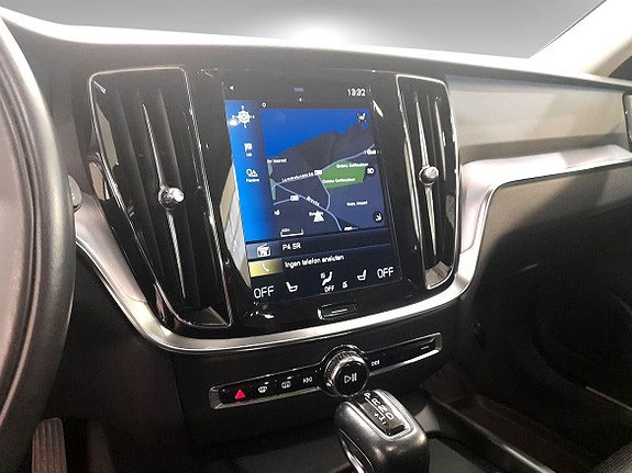 Volvo V60 Cross Country 9 of 11