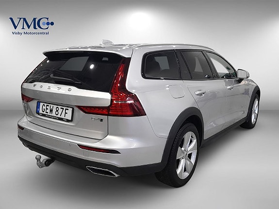 Volvo V60 Cross Country 4 of 11