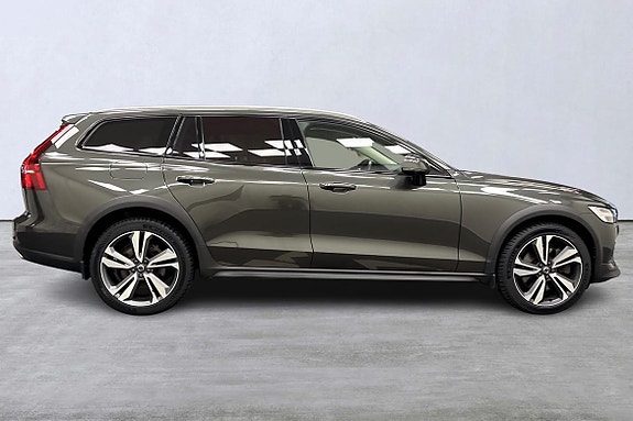 Volvo V60 Cross Country 3 of 29