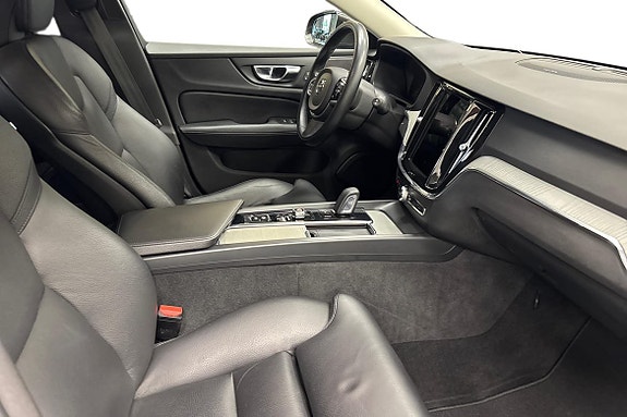 Volvo V60 Cross Country 10 of 29