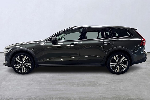 Volvo V60 Cross Country 2 of 29