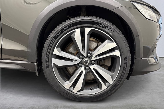 Volvo V60 Cross Country 14 of 29