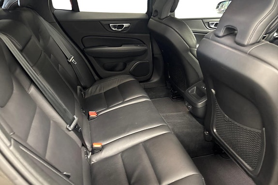 Volvo V60 Cross Country 11 of 29