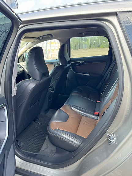 Volvo XC60 9 of 9