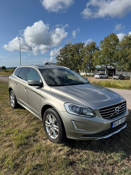 Volvo XC60 2 of 9