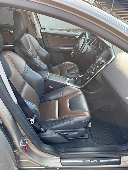 Volvo XC60 7 of 9