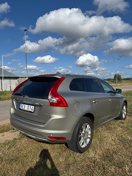 Volvo XC60 3 of 9
