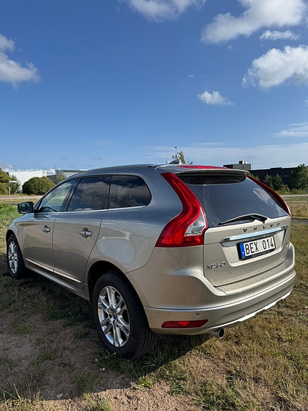 Volvo XC60 5 of 9