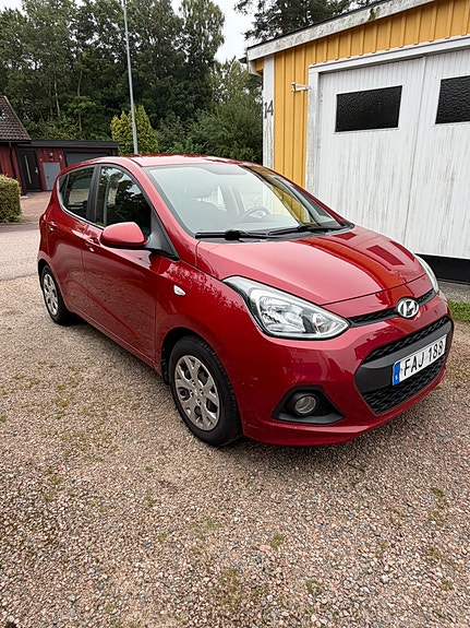 Hyundai i10 2 of 6