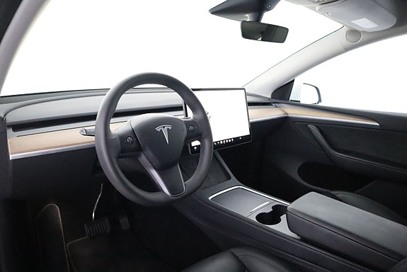 Tesla Model Y 11 of 22