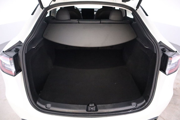 Tesla Model Y 21 of 22