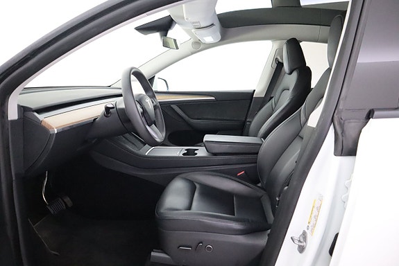 Tesla Model Y 12 of 22