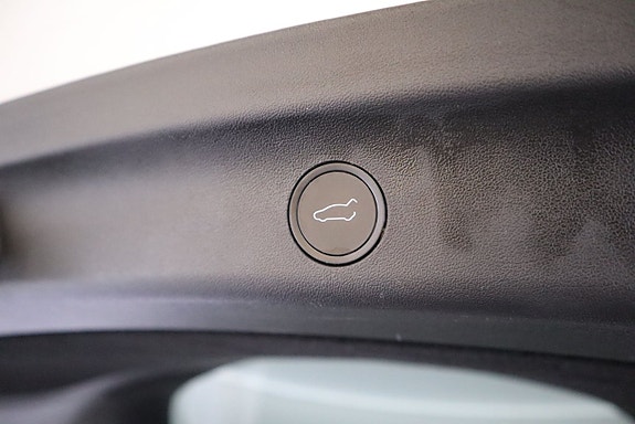 Tesla Model Y 22 of 22