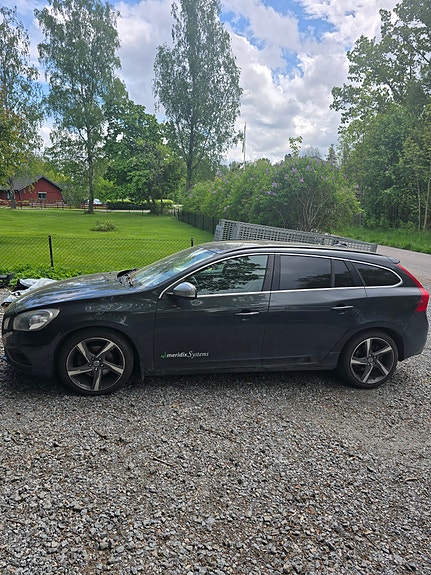 Volvo V60 2 of 10