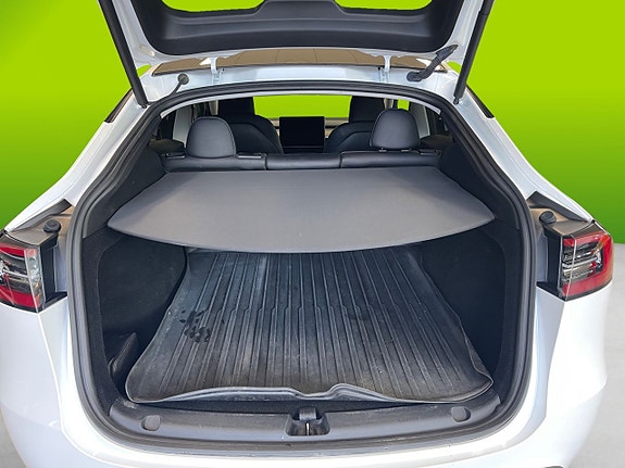 Tesla Model Y 17 of 26