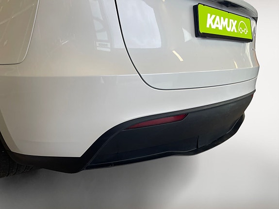 Tesla Model Y 20 of 26