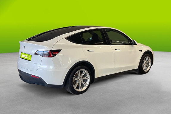 Tesla Model Y 4 of 26