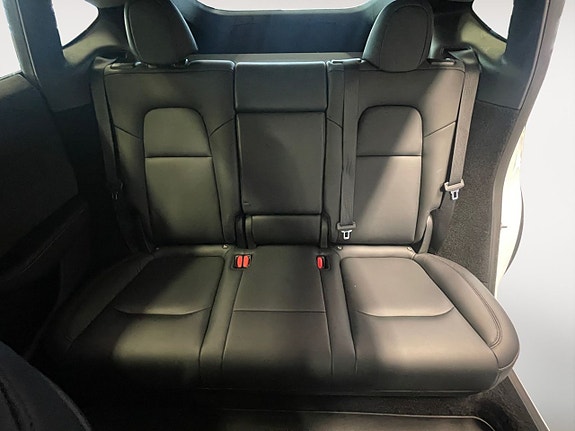 Tesla Model Y 15 of 26