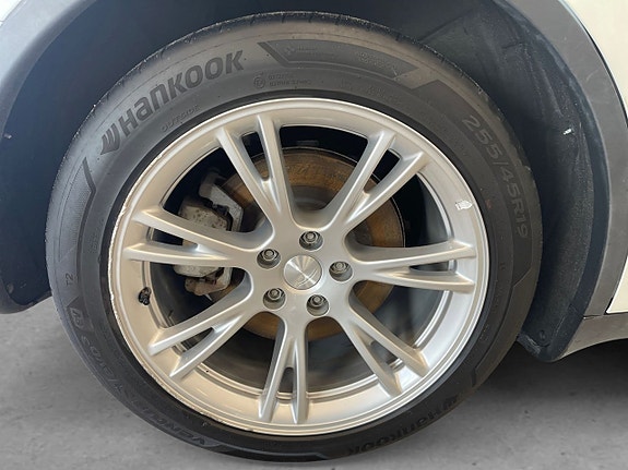 Tesla Model Y 8 of 26
