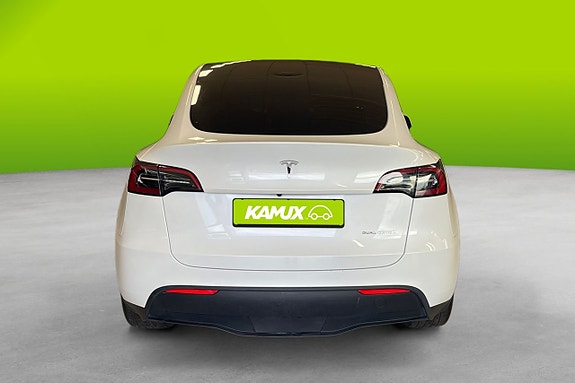 Tesla Model Y 5 of 26