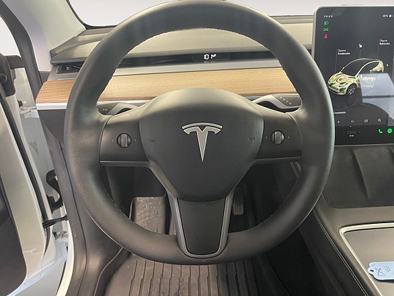 Tesla Model Y 14 of 26