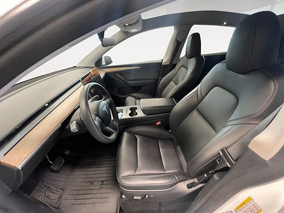 Tesla Model Y 10 of 26