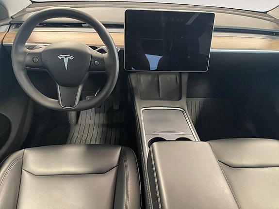 Tesla Model Y 11 of 26