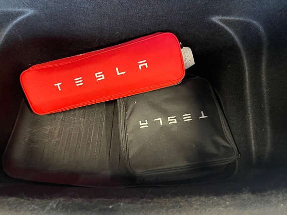 Tesla Model Y 25 of 26