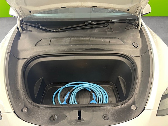 Tesla Model Y 18 of 26