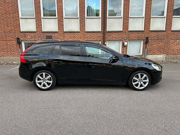 Volvo V60 2 of 10