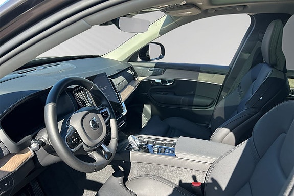 Volvo XC90 8 of 15