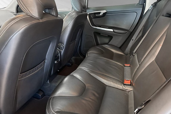 Volvo XC60 15 of 30