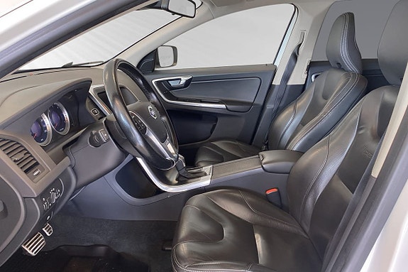 Volvo XC60 11 of 30