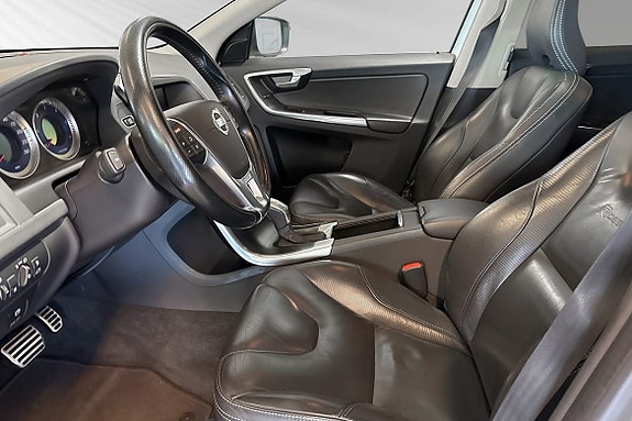 Volvo XC60 12 of 30