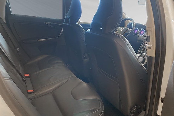 Volvo XC60 18 of 30